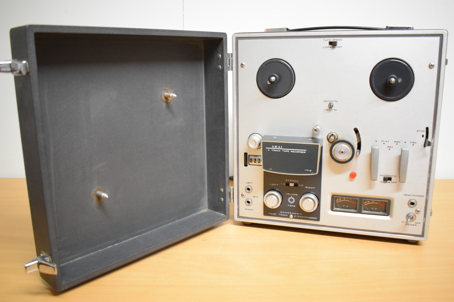 Akai 1710 Tape Recorder  			